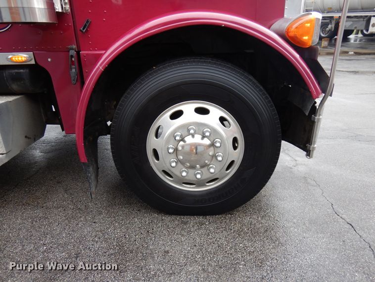 image for item HD9118 2007 Peterbilt 379  semi truck