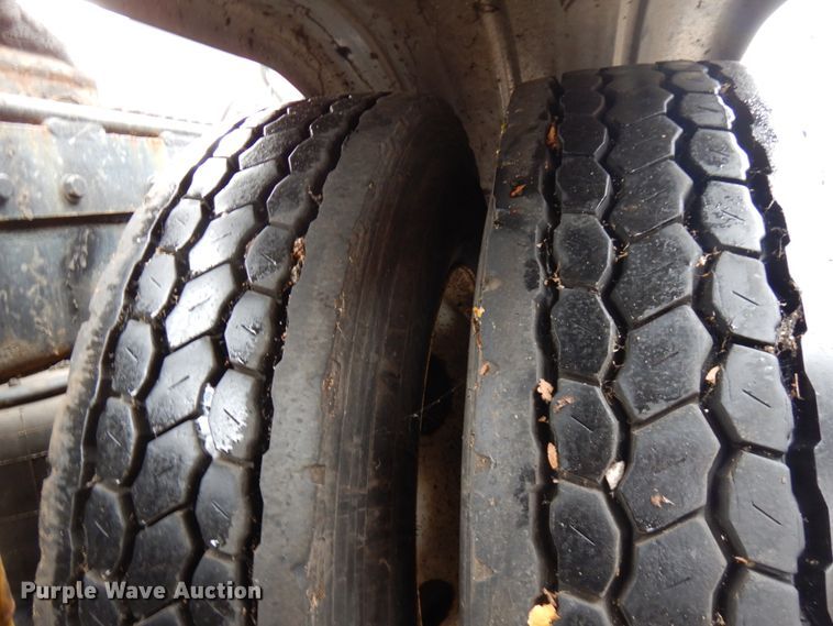 image for item HD9118 2007 Peterbilt 379  semi truck