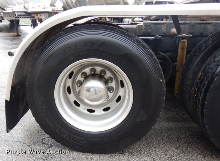 image for item HD9118 2007 Peterbilt 379  semi truck