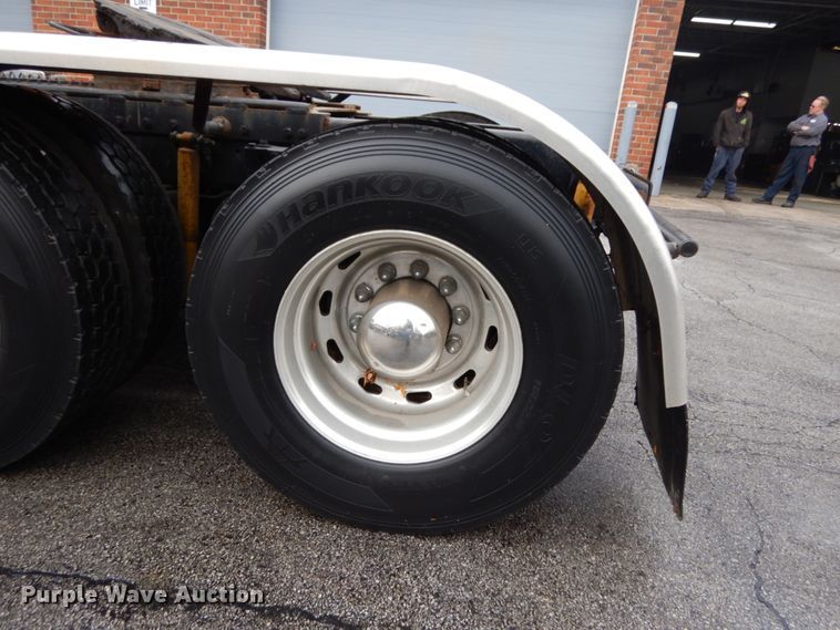 image for item HD9118 2007 Peterbilt 379  semi truck