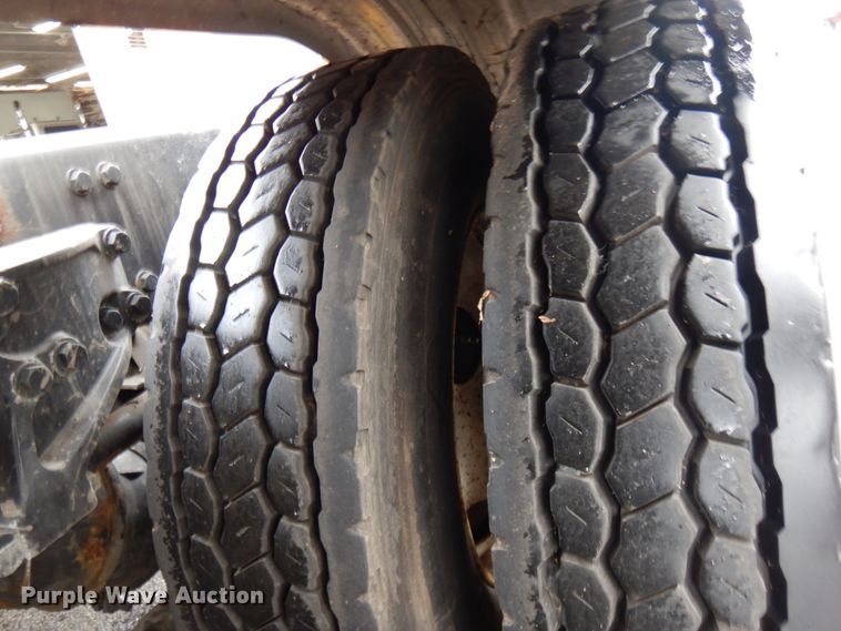 image for item HD9118 2007 Peterbilt 379  semi truck