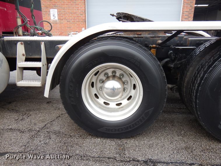 image for item HD9118 2007 Peterbilt 379  semi truck