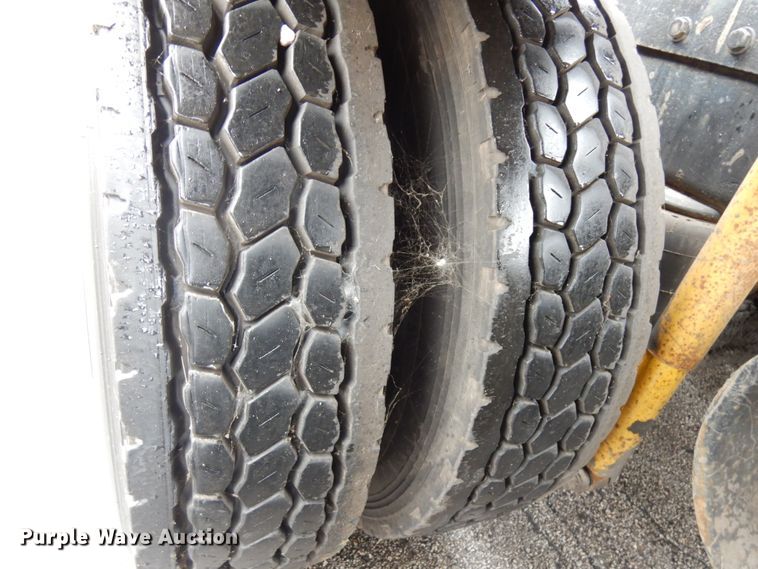 image for item HD9118 2007 Peterbilt 379  semi truck