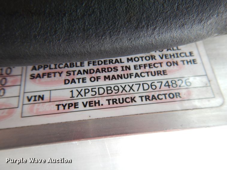 image for item HD9118 2007 Peterbilt 379  semi truck