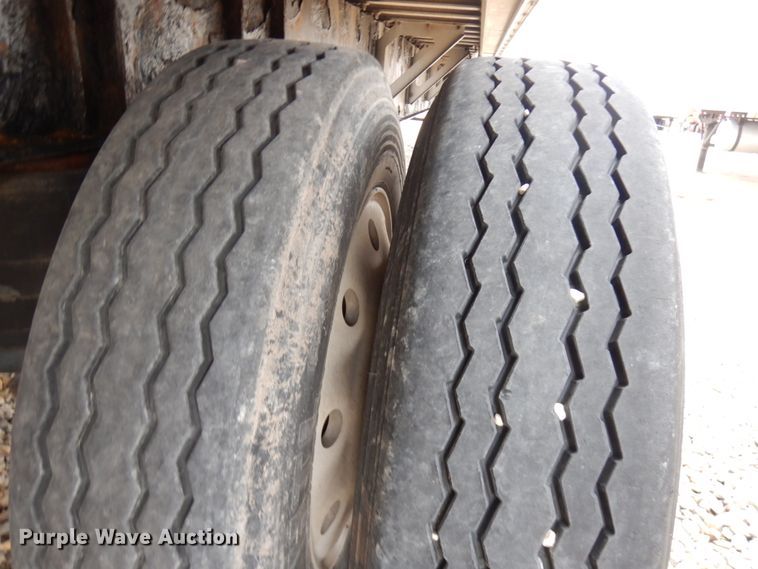 image for item HD9119 2005 Fontaine flatbed trailer