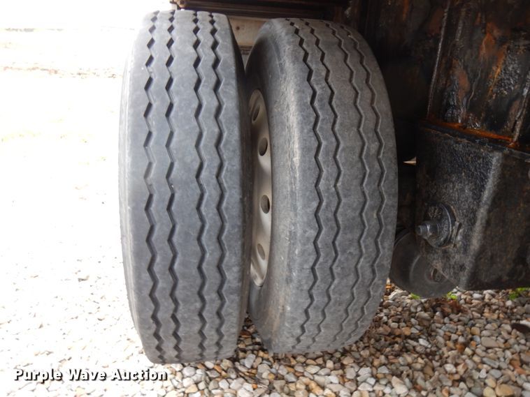 image for item HD9119 2005 Fontaine flatbed trailer