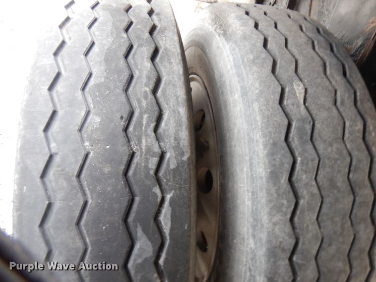 image for item HD9119 2005 Fontaine flatbed trailer