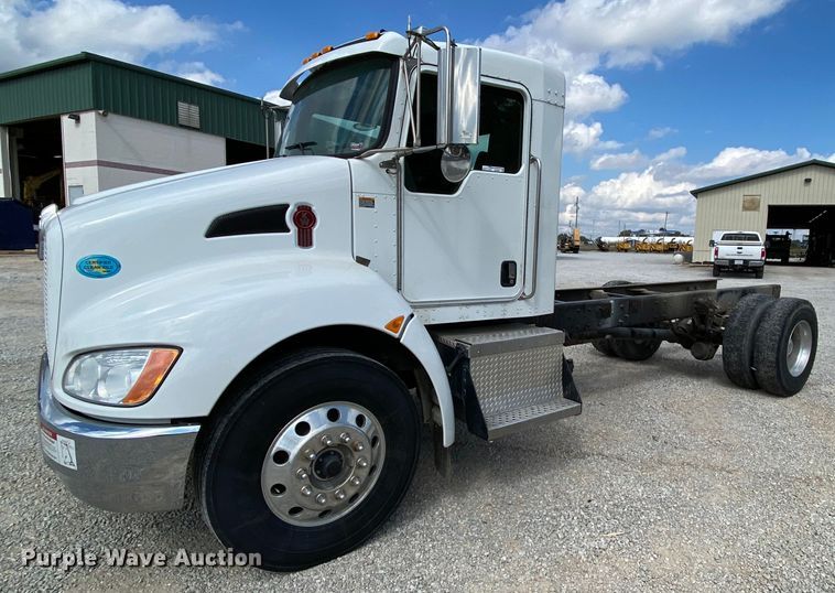 image for item HE9864 2009 Kenworth T370  truck cab and chassis