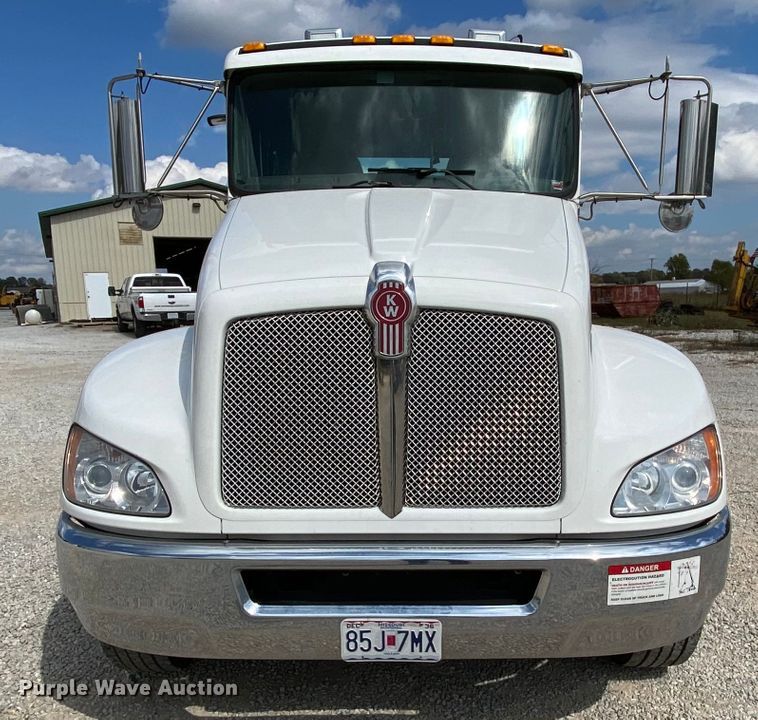 image for item HE9864 2009 Kenworth T370  truck cab and chassis