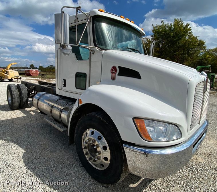 image for item HE9864 2009 Kenworth T370  truck cab and chassis