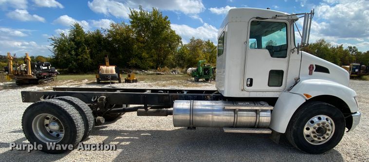 image for item HE9864 2009 Kenworth T370  truck cab and chassis
