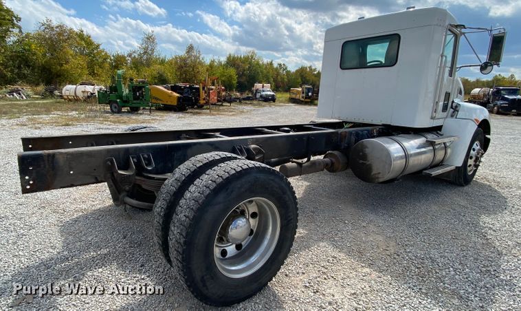 image for item HE9864 2009 Kenworth T370  truck cab and chassis