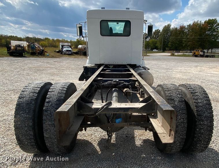 image for item HE9864 2009 Kenworth T370  truck cab and chassis