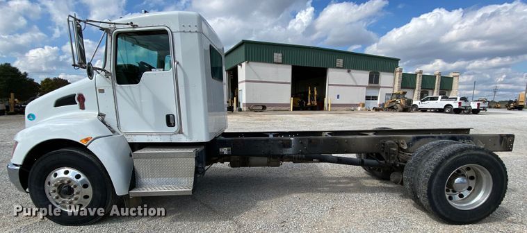 image for item HE9864 2009 Kenworth T370  truck cab and chassis