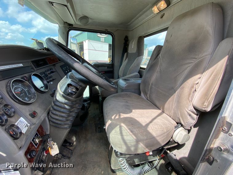 image for item HE9864 2009 Kenworth T370  truck cab and chassis