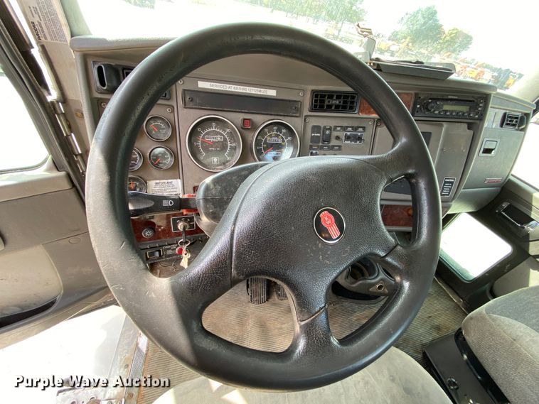 image for item HE9864 2009 Kenworth T370  truck cab and chassis