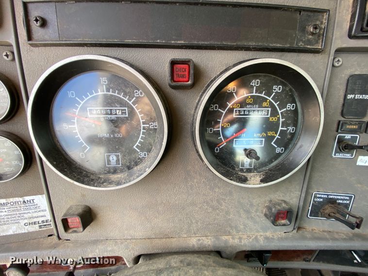 image for item HE9864 2009 Kenworth T370  truck cab and chassis