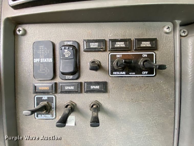 image for item HE9864 2009 Kenworth T370  truck cab and chassis