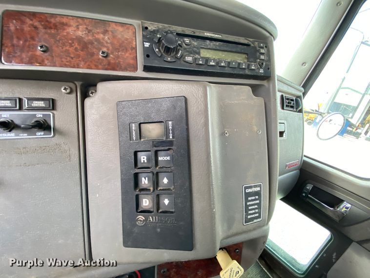 image for item HE9864 2009 Kenworth T370  truck cab and chassis