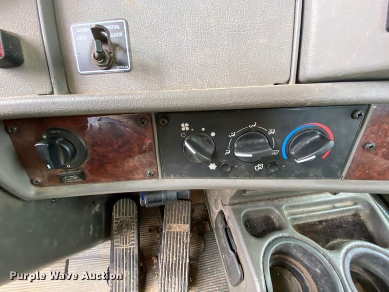 image for item HE9864 2009 Kenworth T370  truck cab and chassis