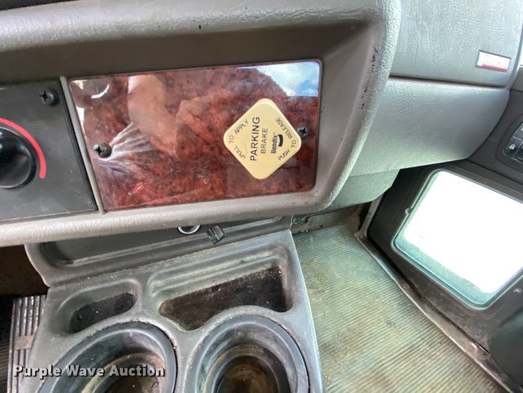 image for item HE9864 2009 Kenworth T370  truck cab and chassis