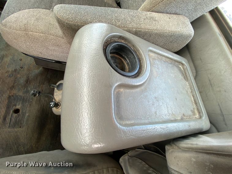 image for item HE9864 2009 Kenworth T370  truck cab and chassis