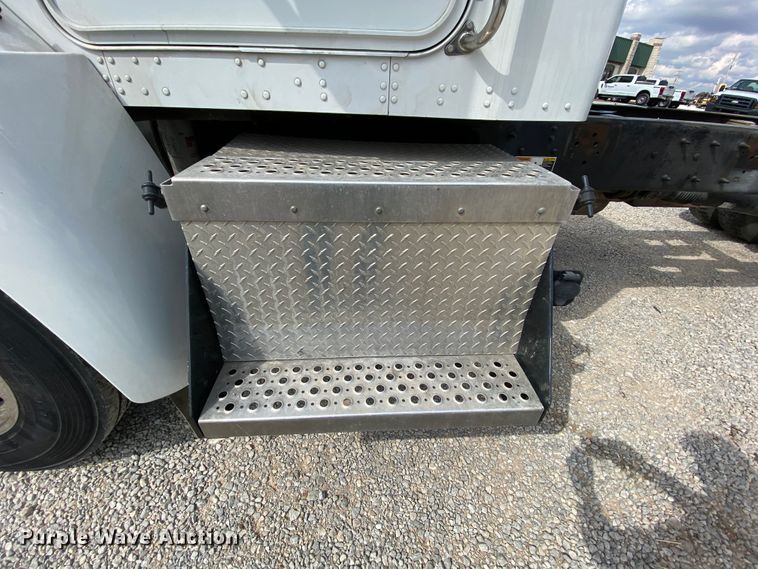 image for item HE9864 2009 Kenworth T370  truck cab and chassis