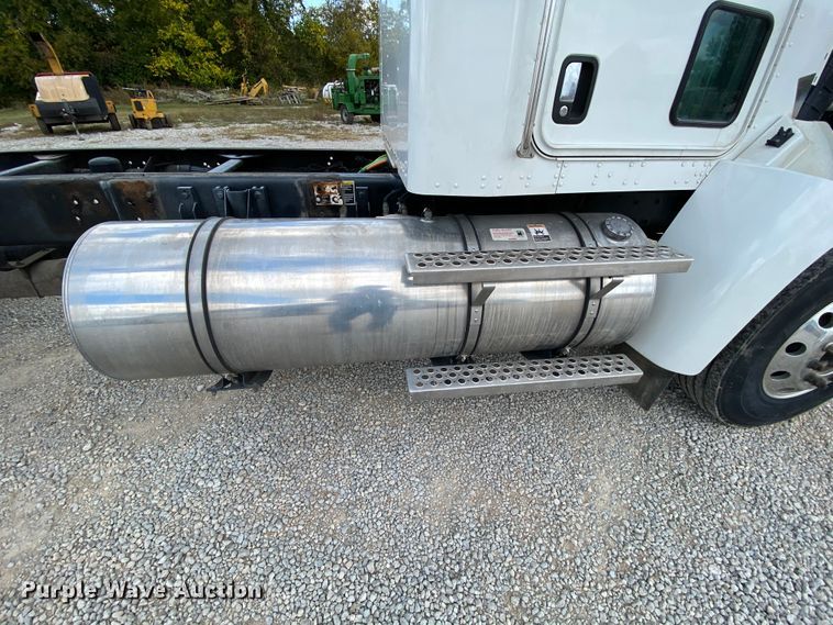 image for item HE9864 2009 Kenworth T370  truck cab and chassis