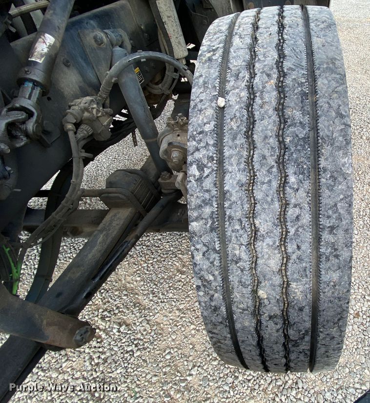 image for item HE9864 2009 Kenworth T370  truck cab and chassis