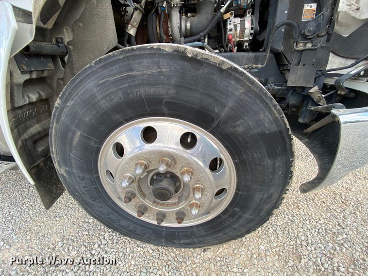 image for item HE9864 2009 Kenworth T370  truck cab and chassis