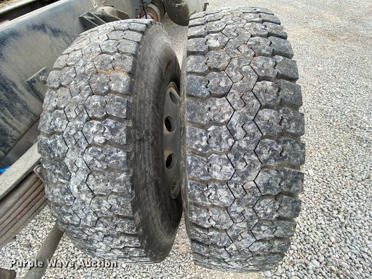 image for item HE9864 2009 Kenworth T370  truck cab and chassis