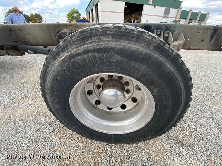 image for item HE9864 2009 Kenworth T370  truck cab and chassis