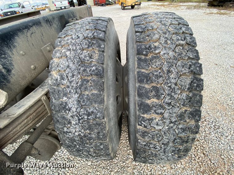 image for item HE9864 2009 Kenworth T370  truck cab and chassis