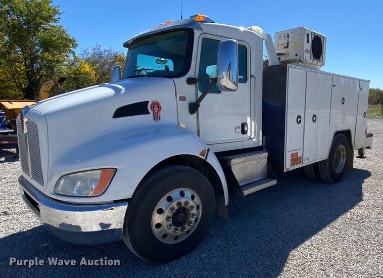 image for item HE9871 2008 Kenworth T270  service truck with crane