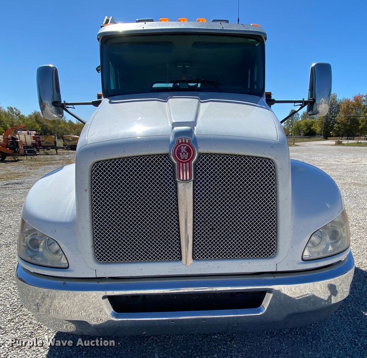 image for item HE9871 2008 Kenworth T270  service truck with crane