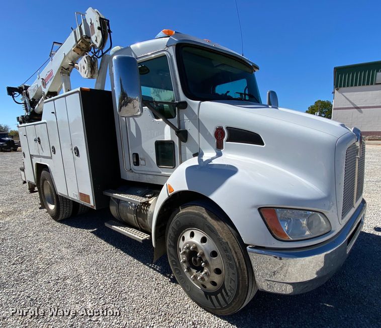 image for item HE9871 2008 Kenworth T270  service truck with crane