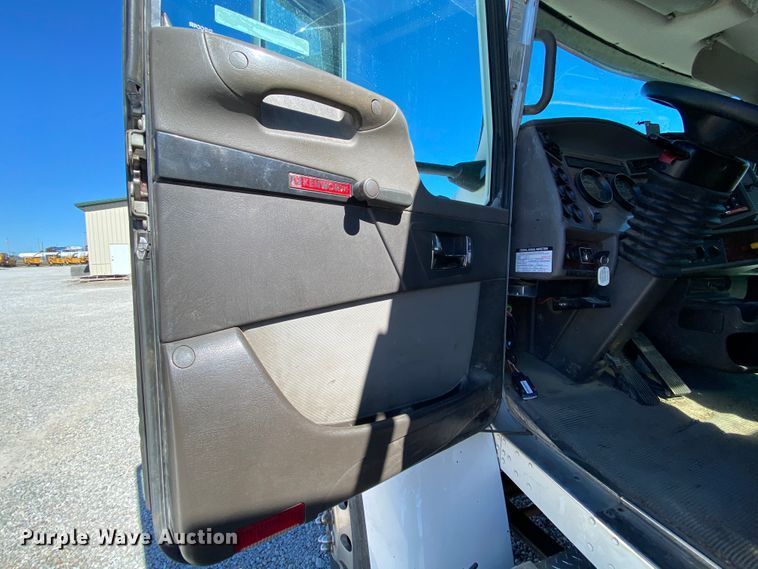 image for item HE9871 2008 Kenworth T270  service truck with crane