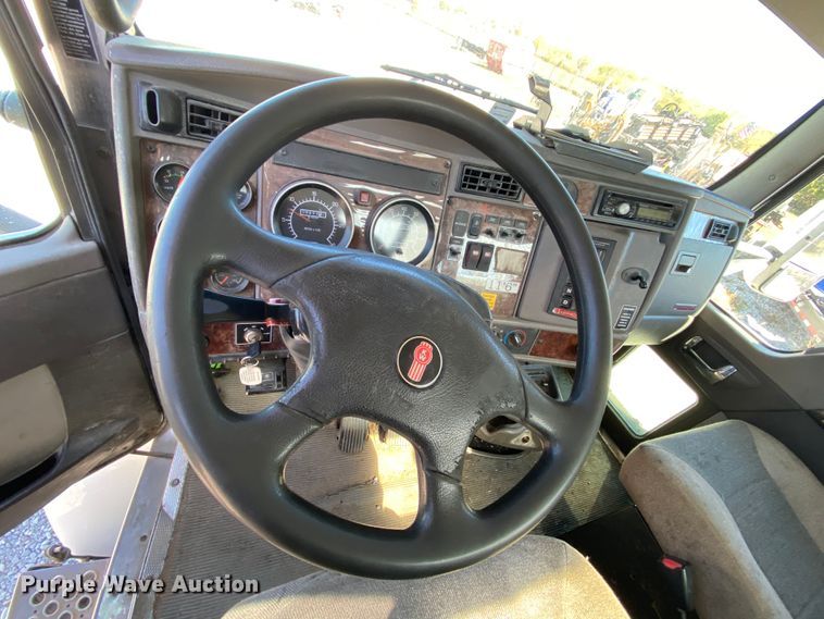 image for item HE9871 2008 Kenworth T270  service truck with crane