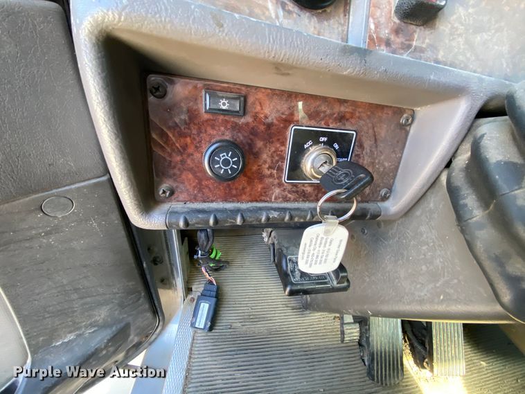 image for item HE9871 2008 Kenworth T270  service truck with crane