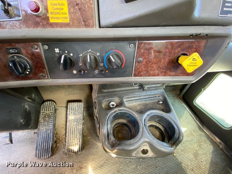 image for item HE9871 2008 Kenworth T270  service truck with crane