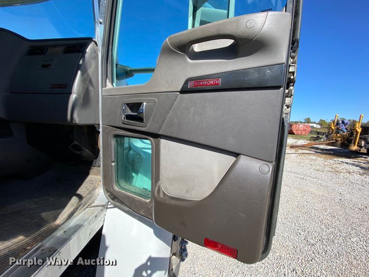 image for item HE9871 2008 Kenworth T270  service truck with crane