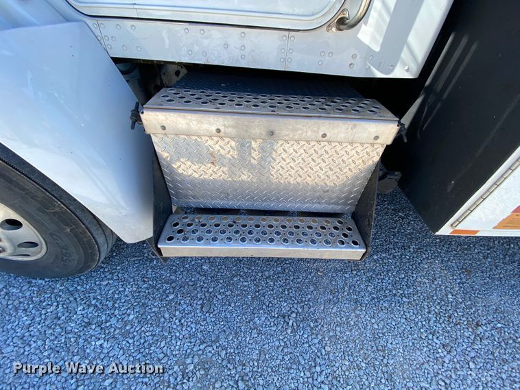 image for item HE9871 2008 Kenworth T270  service truck with crane