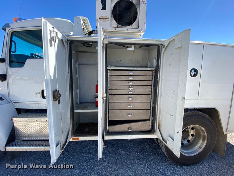 image for item HE9871 2008 Kenworth T270  service truck with crane