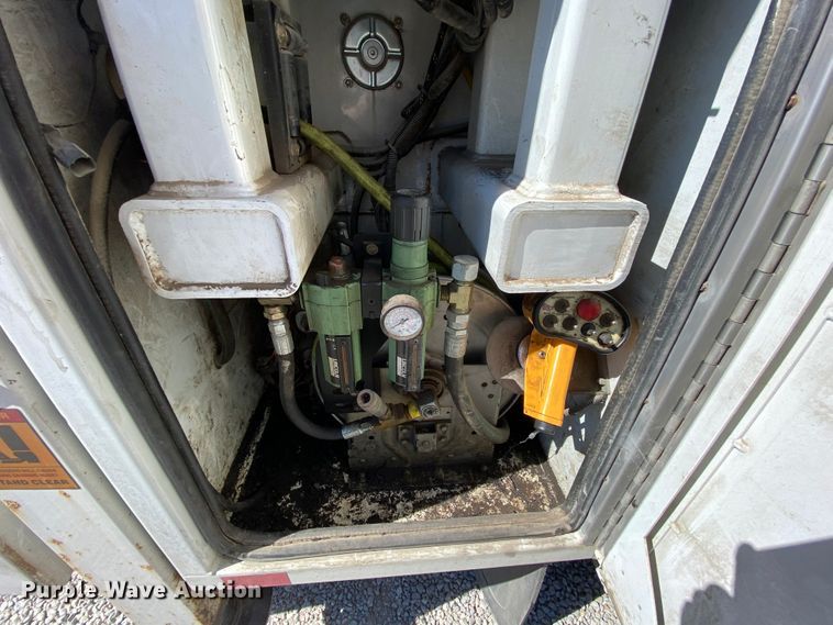 image for item HE9871 2008 Kenworth T270  service truck with crane