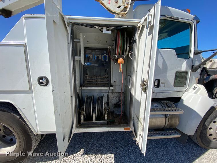 image for item HE9871 2008 Kenworth T270  service truck with crane