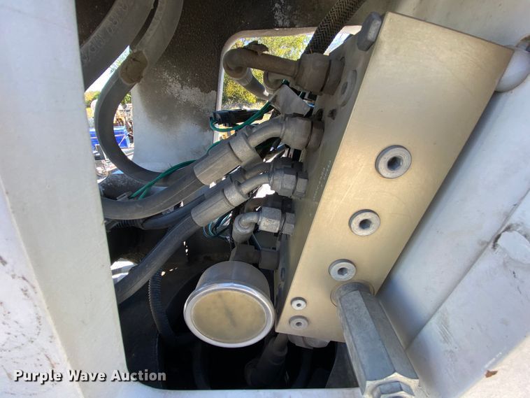 image for item HE9871 2008 Kenworth T270  service truck with crane