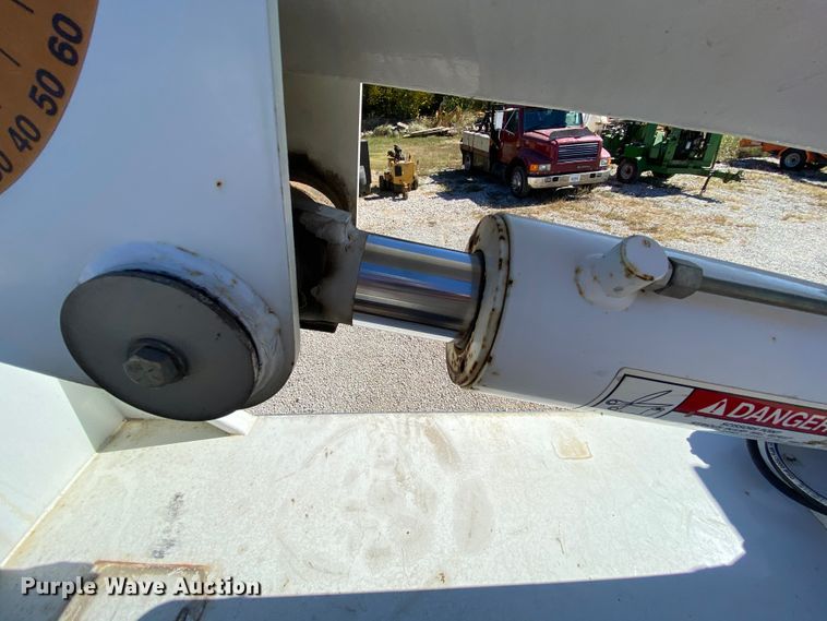 image for item HE9871 2008 Kenworth T270  service truck with crane