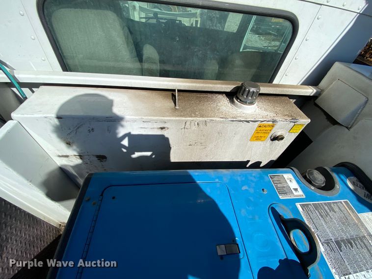 image for item HE9871 2008 Kenworth T270  service truck with crane