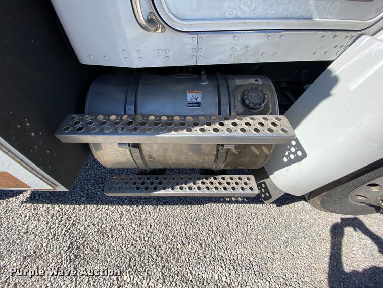 image for item HE9871 2008 Kenworth T270  service truck with crane