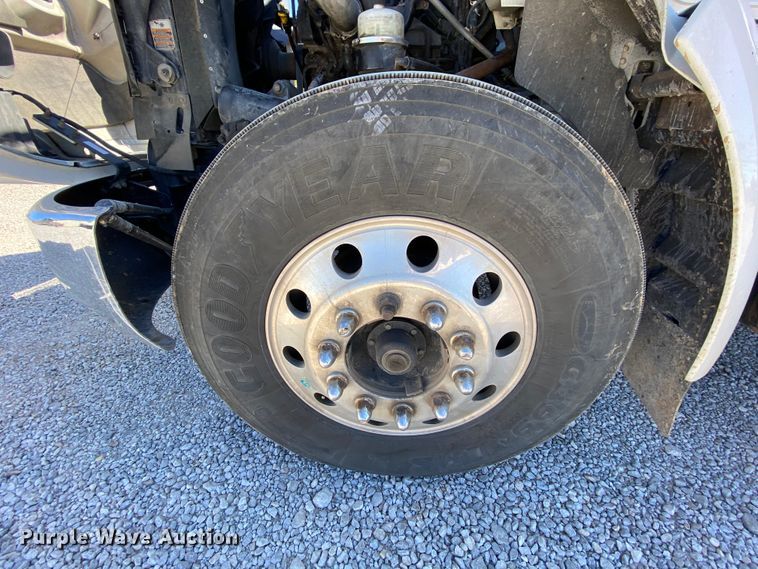 image for item HE9871 2008 Kenworth T270  service truck with crane